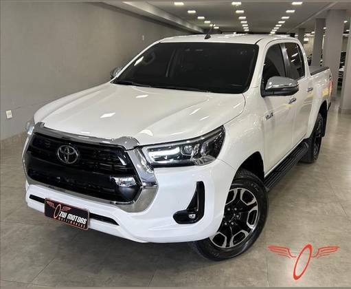 TOYOTA HILUX 2.8 D-4D TURBO DIESEL CD SRX 4X4 AUTOMÁTICO TOYOTA HILUX 2.8 D-4D TURBO DIESEL CD SRX 4X4 AUTOMÁTICO